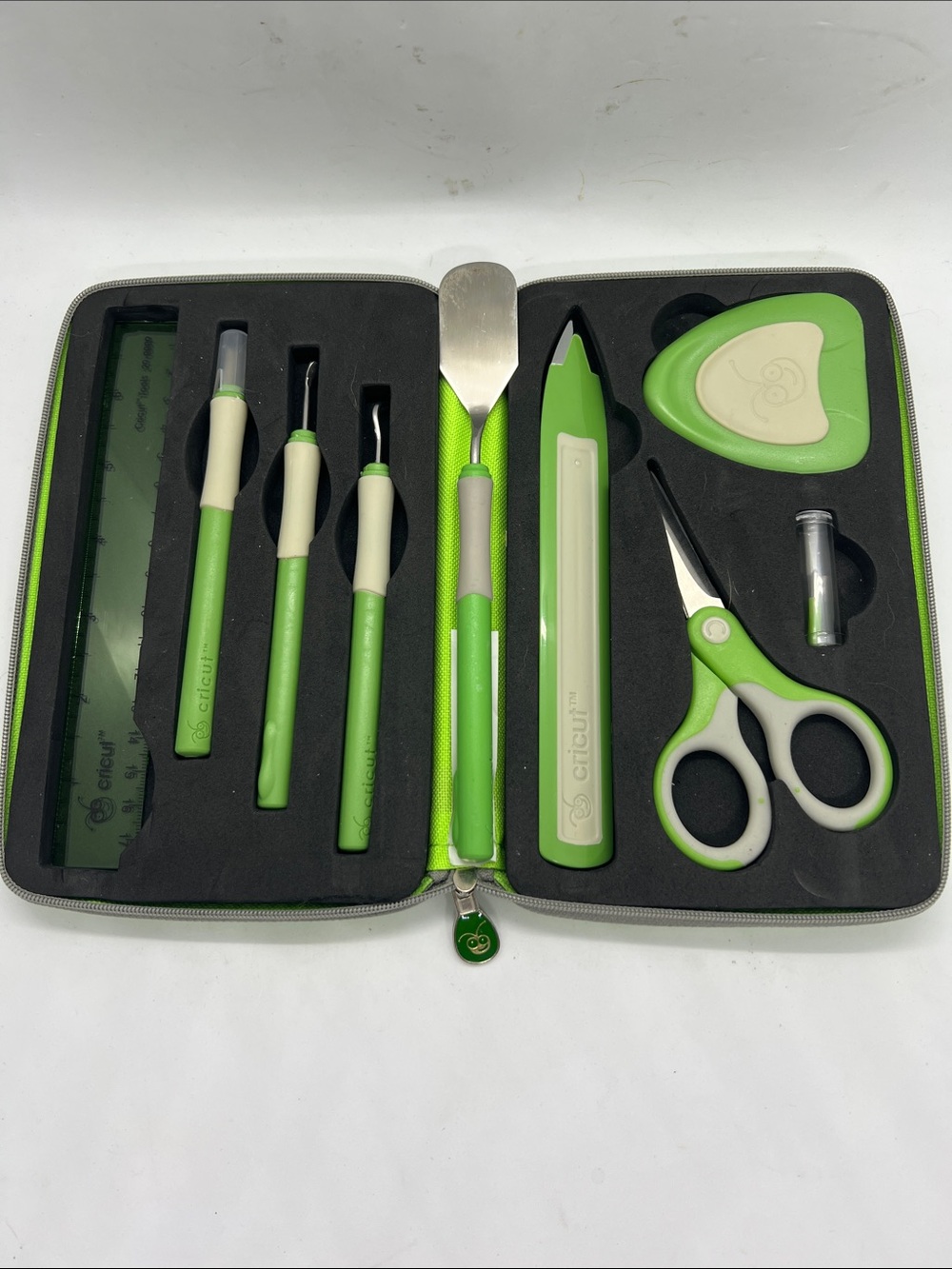 Cricut Essential Tool Set 9 Weeding Tools in Zip Case Organizer Preowned